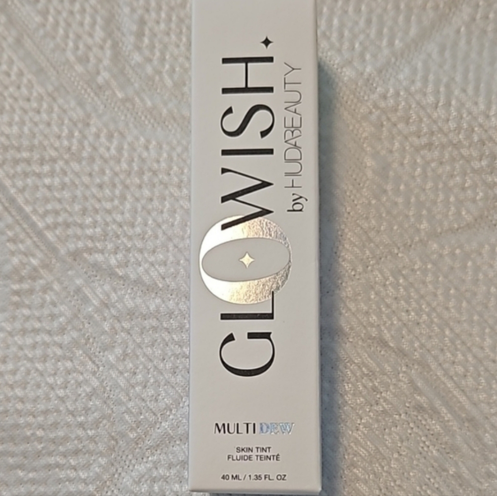Huda Beauty GloWish Multi Dew Skin Tint